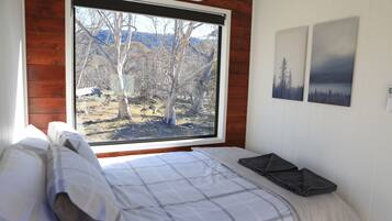 1 bedroom, bed sheets