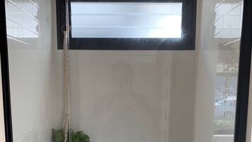 Ducha, toallas y papel higiénico