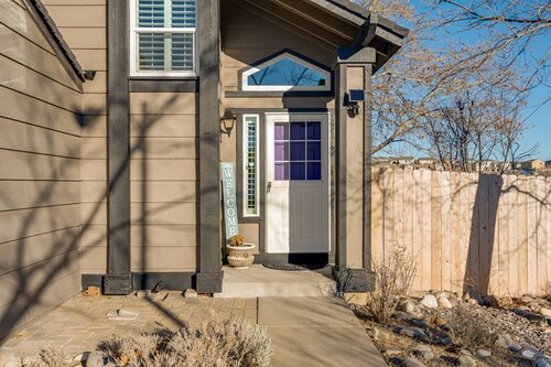 Super Cute Top Location, Fast WiFi