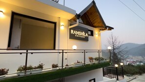 A modern building with a sign reading "RAMSHILA COTTAGE". - Ramshila Cottage (Nainital)