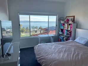 4 bedrooms, desk, iron/ironing board, WiFi