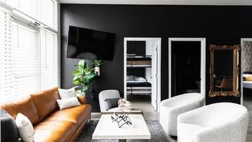 4 bedrooms, desk, iron/ironing board, free WiFi