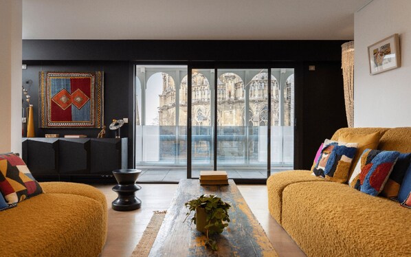 Télévision, livres, chaîne hi-fi