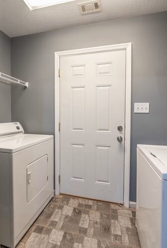 Charming, Convenient 3-bedroom Garden Home in Prattville; Great Location