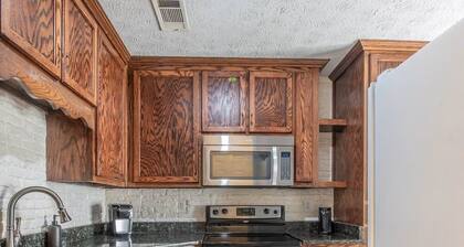 Charming, Convenient 3-bedroom Garden Home in Prattville; Great Location