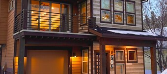 Walk to Beach/Town - Bright, New Modern Getaway