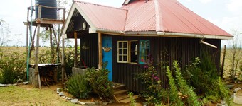 Cozy Rustic Cottages with views of Mt. Lonogonot, Naivasha, Kenya