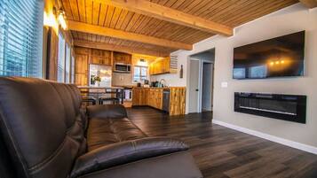 Smart TV, chimenea, estéreo