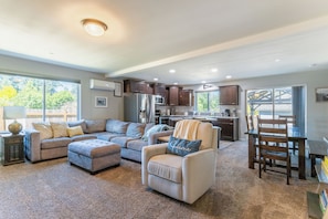 TV - The Relax-INN' Heron (Olympia)