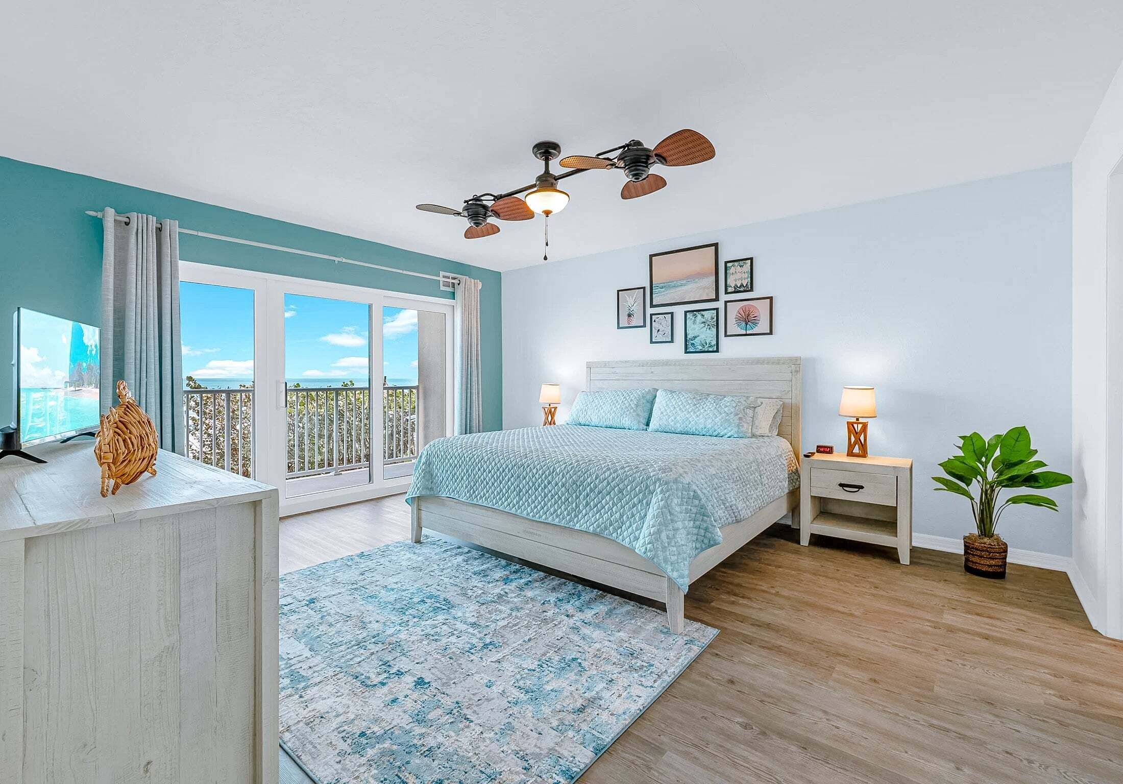 2 bedrooms, individually decorated, individually furnished