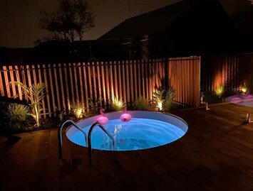 Plunge pool - fenced