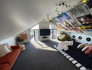 Smart TV, fireplace, video games