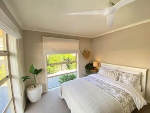 4 bedrooms, travel cot, free WiFi, bed sheets