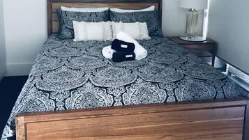 1 dormitorio, tabla de planchar con plancha, wifi gratis y ropa de cama