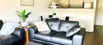 Kingston Foreshore 1 BR Apartment,Views, Parking