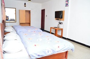 Deluxe Double Room | Individually decorated, individually furnished, free WiFi - Hill Heaven (Kodaikanal)