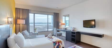 Escritorio, wifi gratis y ropa de cama