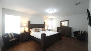 4 bedrooms, desk, free WiFi, bed sheets