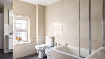 Apartment | Bathroom