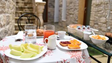 Tägliches inbegriffenes großes Frühstück
