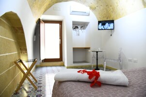 Caja de seguridad en la habitación y sistema de insonorización 