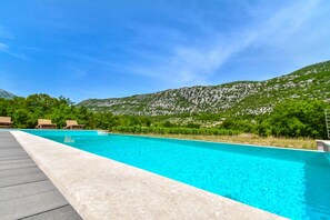 Pool - Villa in Župa with Infinity Pool & Biokovo Views (Rašcane Gornje)