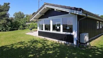 House | Pemandangan dari hartanah