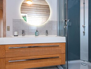 House | Bathroom - 6 Person Holiday Home in Ringkobing (Ringkobing)