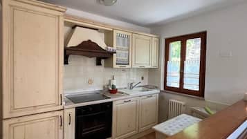 Refrigerador, horno, parrilla de estufa y lavavajillas