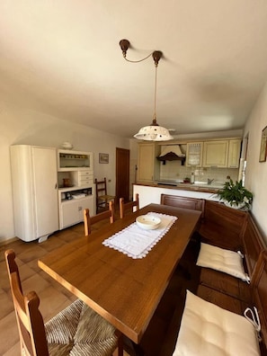 Dining - LASTRI HOUSE - IN THE HEART OF THE CASENTINO FORESTS PARK (Moggiona)