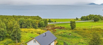 6 Person Holiday Home in Bindalseidet