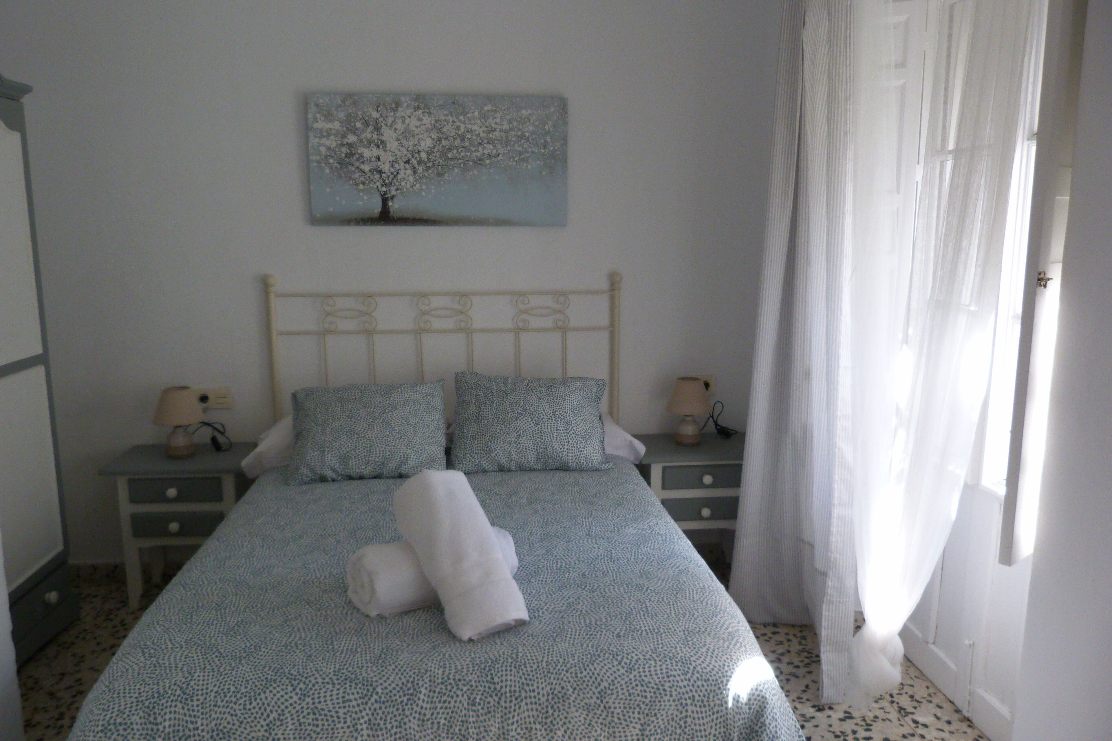 2 bedrooms, desk, iron/ironing board, WiFi