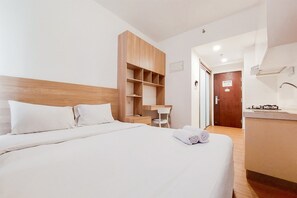 Studio | Individually decorated, individually furnished, free WiFi - Wonderful Studio At Sky House Bsd Apartment (Pagedangan)