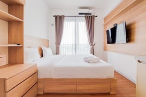 Individually decorated, individually furnished, free WiFi - Nice And Comfortable Studio Apartment At Sky House Bsd (Pagedangan)