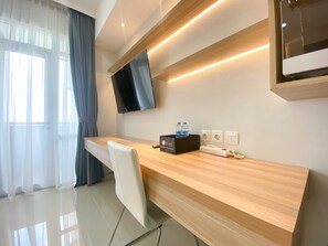 Individually decorated, individually furnished, free WiFi - Good Deal And Elegant Studio Vasanta Innopark Apartment (Cikarang)