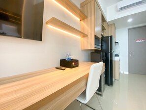 Individually decorated, individually furnished, free WiFi - Good Deal And Elegant Studio Vasanta Innopark Apartment (Cikarang)