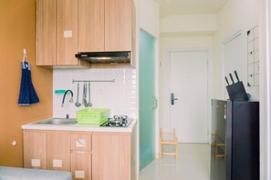 Private kitchen - Minimalist And Best Deal 2Br Green Pramuka City Apartment (Jakarta)