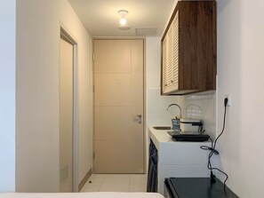 Private kitchen - Simply Studio At 19Th Floor Tokyo Riverside Pik 2 Apartment (Teluknaga)