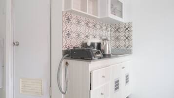 Apartment | Private kitchen | Full-sized fridge, stovetop