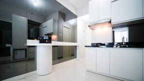 Studio | Private kitchen | Full-size fridge, stovetop - Nice And Comfy Studio At Supermall Mansion Apartment (Surabaya)