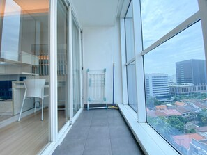 Balcony - Elegant And Comfortable Studio At Tamansari The Hive Apartment (Jakarta)