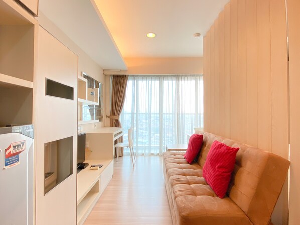 Individually decorated, individually furnished, free WiFi - Elegant And Comfortable Studio At Tamansari The Hive Apartment (Jakarta)