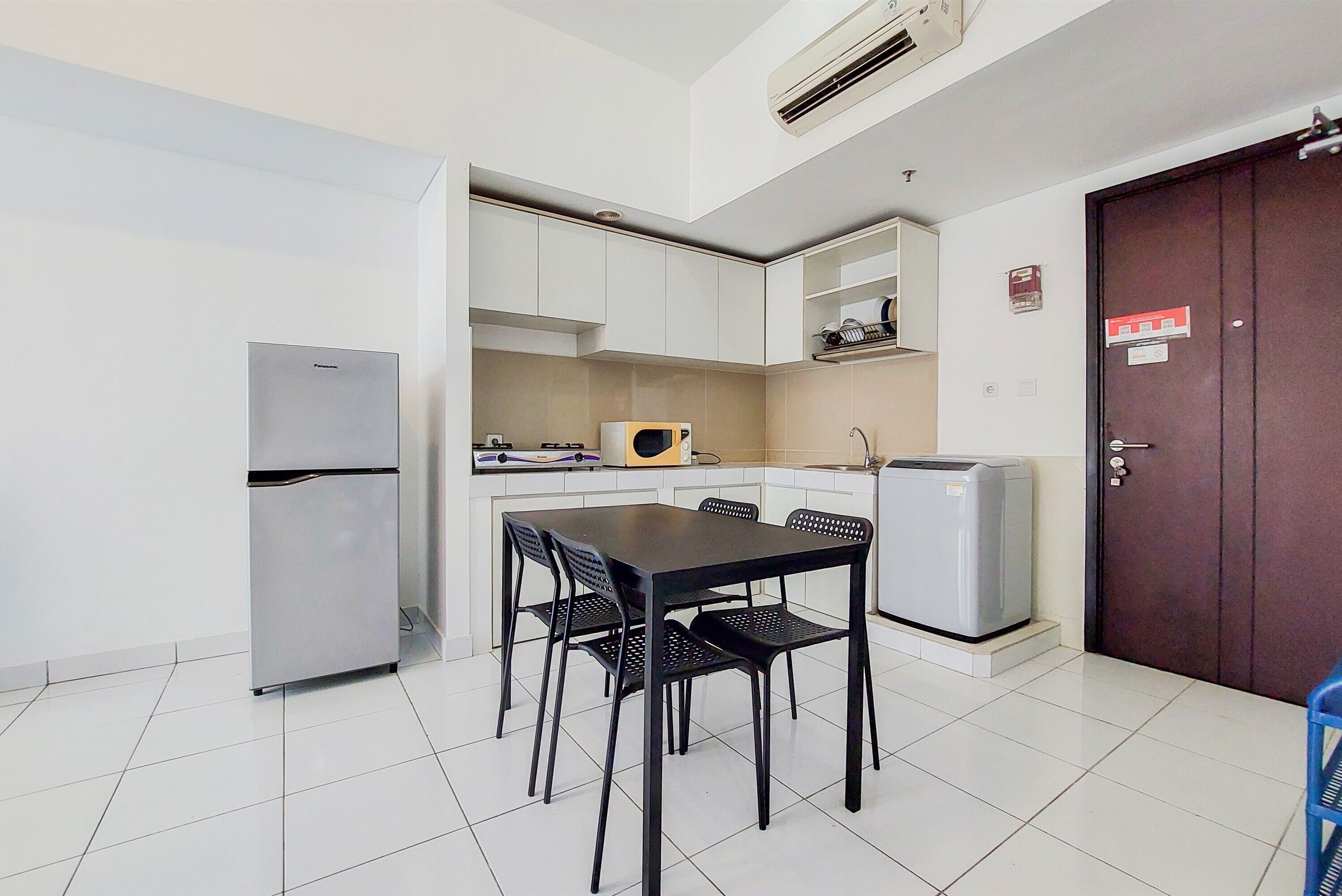 Refrigerador con freezer, placa de cocina