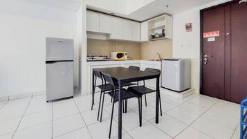 Lägenhet | Eget kök | Stort kylskåp och spishäll