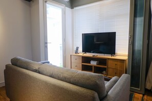 Individually decorated, individually furnished, free WiFi - Studio With Private Living Room At Jarrdin Cihampelas Apartment (Bandung)