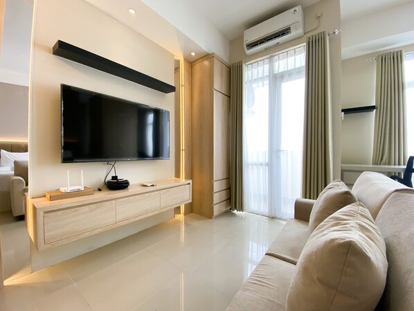 Studio | Individually decorated, individually furnished, free WiFi - Best Choice And Comfy Studio Vasanta Innopark Apartment (Cikarang)