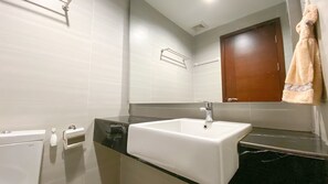 Studio | Bathroom