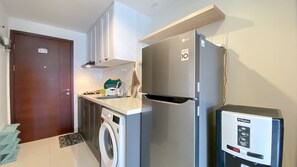 开间 | 私人厨房 | 大冰箱、炉灶