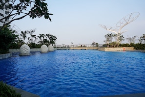 Pool - Cozy Living And Warm Studio Apartment At West Vista (Jakarta)