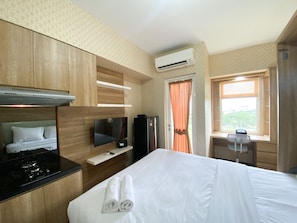 Studio | Individually decorated, individually furnished, free WiFi - Cozy Stay Studio Room At Springlake Summarecon Bekasi Apartment (Bekasi)